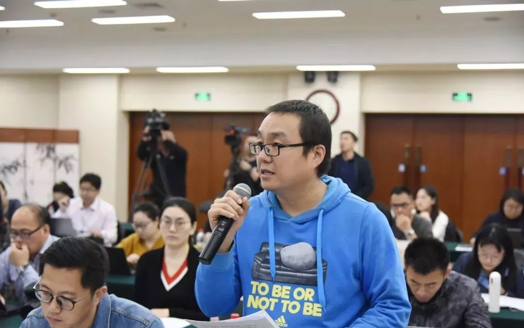 华夏时报记者.png