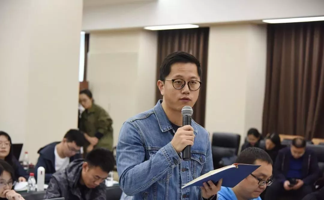 封面新闻记者.png